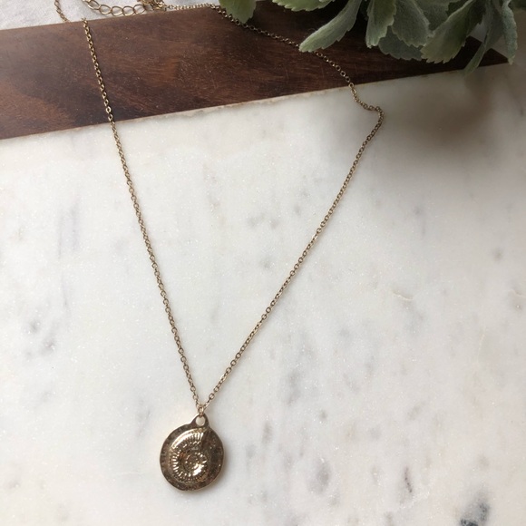 Hammered Seashell Pendant Necklace - Picture 5 of 6